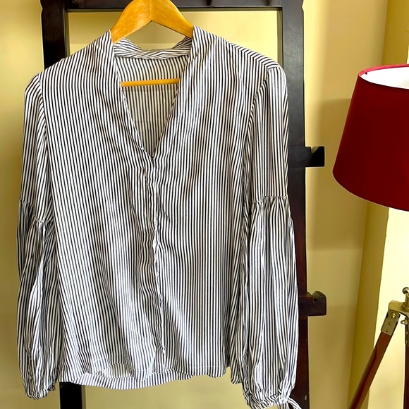 inmark Tops - Beautiful Inmark balloon sleeves striped top, size M-L.
